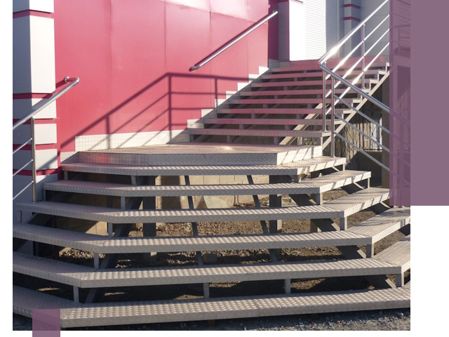 Лестницы для магазина в Щекине — изготовление и монтаж