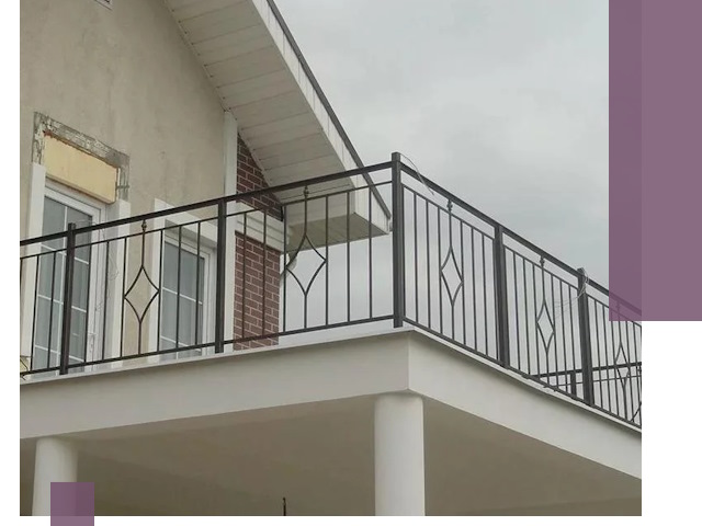 Изготовление балконных ограждений в Щекине из металла и стекла